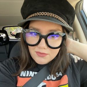 Meet your Posher, Myrian